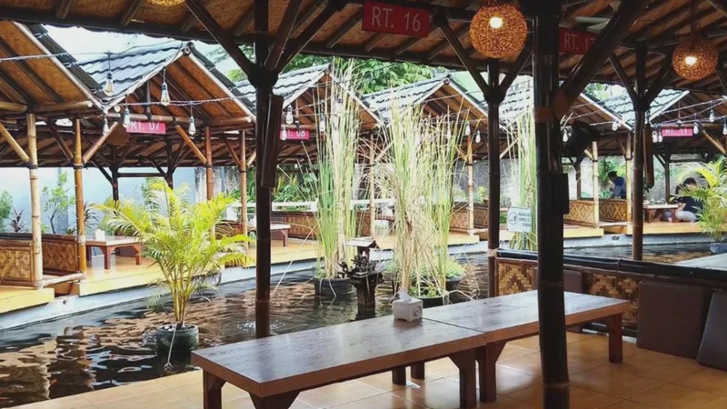 15 Tempat Makan Keluarga di Jakarta Timur Terbaru 2026 yang Nyaman dan Paling Hits