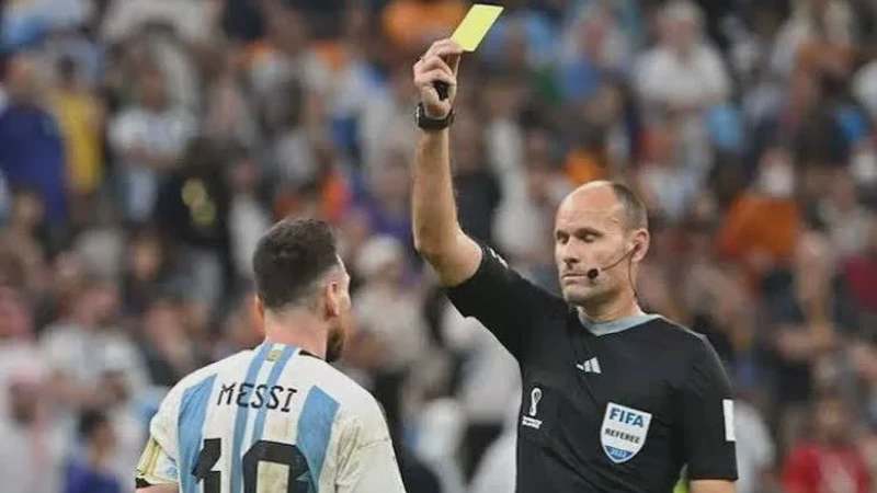 Imbas Kritik Pedas Lionel Messi FIFA Resmi Pulangkan Wasit Piala Dunia Ini ke Negaranya