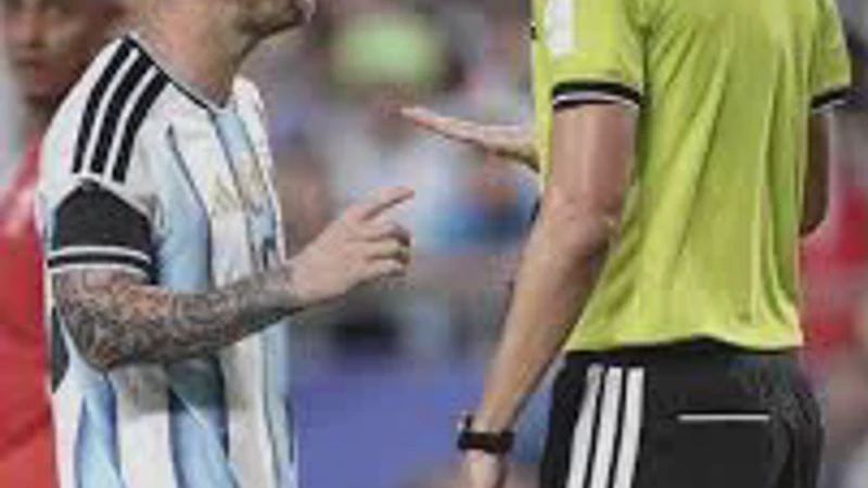 Lionel Messi Ngamuk ke Wasit Joao Pinheiro Ternyata Ini Kalimat Pedas yang Jadi Viral