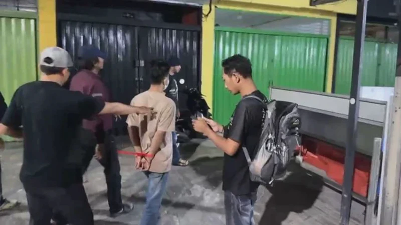Pencuri Motor di Showroom Tangerang Tertangkap Satu Pelaku Lain Masih Buron